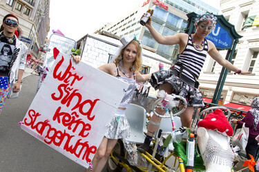 Demoparade gegen Fashion Terror und für Faire Mode und Trashion, Berlin