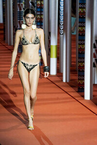 Dolores Cortés Fashion Show auf der Merceds-Benz Fashion Week M