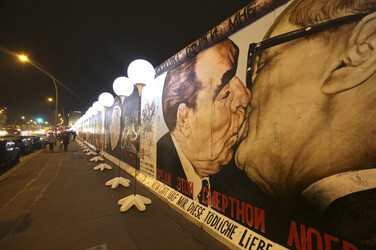 Lichtmauer aus Ballons, Berlin