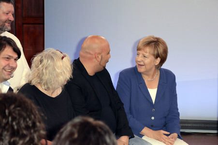 Angela Merkel besucht den Problemstadtteil Marxloh in Duisburg