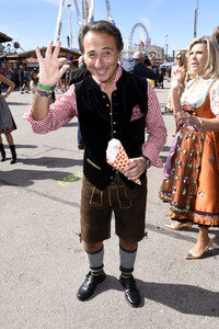 3. Wiesn Charity Lunch im Festzelt Zur Bratwurst beim Oktoberfest 2018 in München