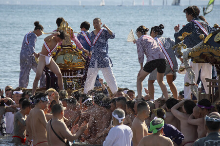 Reinigungszeremonie in Fujisawa