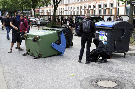 '#BlockG20 – colour the red zone!' Demonstration in Hamburg
