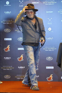 Ausstellung 'A Bunch of Stuff -Tokyo' von Johnny Depp in Tokio