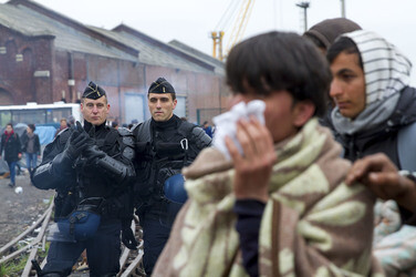 Französische Polizei räumt Flüchtlingslager bei Calais