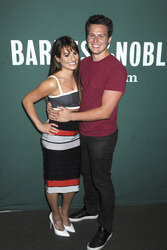 Lea Michele signiert ihr Buch 'Brunette Ambition', New York