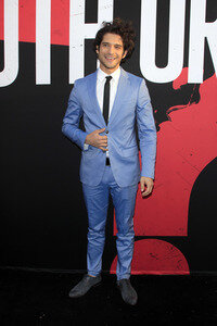 Filmpremiere 'Blumhouse präsentiert: Wahrheit oder Pflicht' in Los Angeles