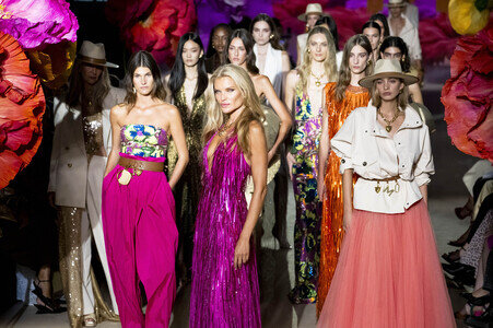 Lola Casademunt by Maite Fashion Show auf der Mercedes-Benz Fashion Week Madridhion Week Madrid