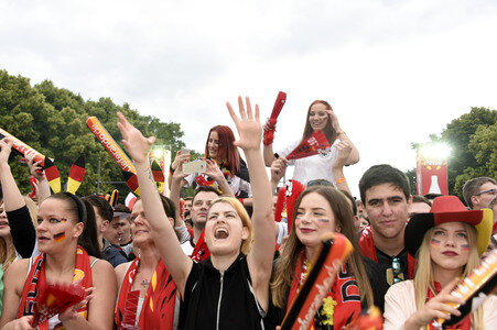 Fans beim UEFA-Fußball-Europameisterschaft 2016 Spiel Deutschland gegen Polen in Berlin