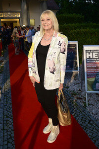 Theaterpremiere 'Der eingebildet Kranke' und 90. Geburtstag von Dieter Hallervorden in Berlin