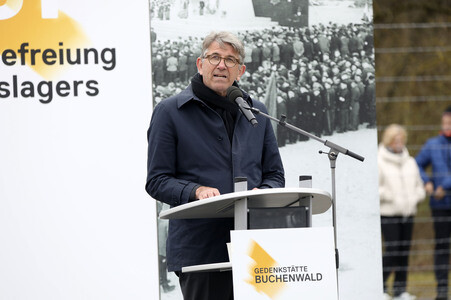 Kranzniederlegung zum 81. Jahrestag der Befreiung des Konzentrationslagers Buchenwald in Weimar