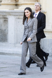 Königin Letizia von besucht die Universität Alcalá in Alcalá de Henares