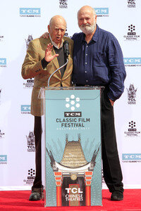 Hand and Footprint Ceremony mit  Carl und Rob Reiner in Los Angeles