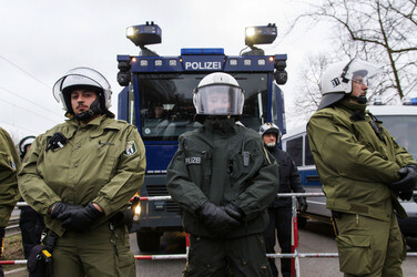 Gegen-Demo zur Neonazi-Demo gegen Flüchtlinge, Berlin