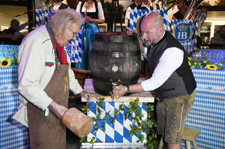 Wiesn Anstich 2026 im Hofbräu Berlin