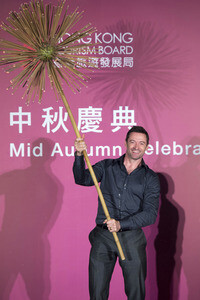 Hugh Jackman beim Tai Hang Fire Dragon Dance Festival in Hong Kong