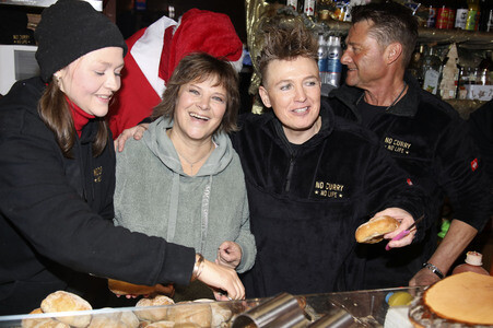 Benefizaktion mit Promi-Charity-Grillen in Berlin