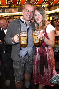 Welt der Wunder Wiesn Treff im Marstall Festzelt auf dem Oktoberfest 2018 in München