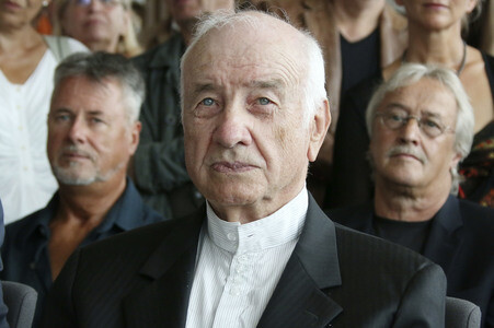 Ausstellungseröffnung 'Menschheitszirkus' in Ahrenshoop