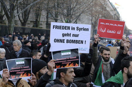 Protestkundgebung gegen russischen Militäreinsatz in Syrien in Berlin