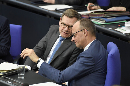 64. Sitzung des Deutschen Bundestages in Berlin