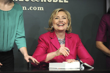 Hillary Clinton signienert ihr Buch 'Hard Choices', New York