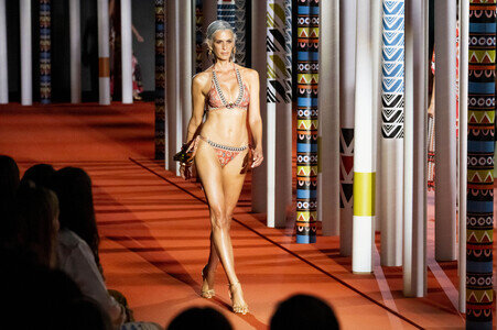 Dolores Cortés Fashion Show auf der Merceds-Benz Fashion Week M