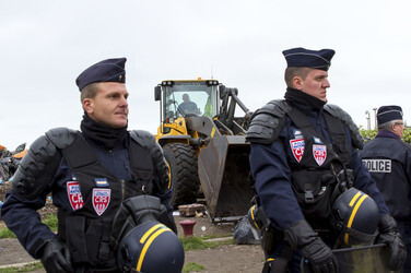 Französische Polizei räumt Flüchtlingslager bei Calais