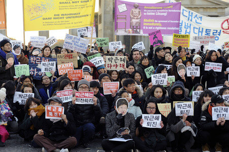 Demonstration gegen Park Geun-hye in Berlin