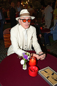 Theaterpremiere 'Der eingebildet Kranke' und 90. Geburtstag von Dieter Hallervorden in Berlin