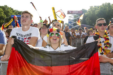 WM-Fanmeile beim Spiel Deutschland gegen Portugal, Berlin