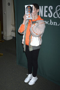 Buchsignierstunde mit Rose McGowan Book in New York
