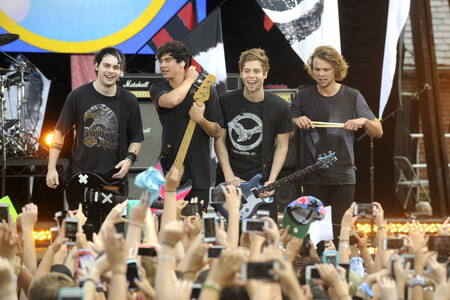 Michael Clifford, Calum Hood, Luke Hemmings, Ashton Irwin (5 Seconds of Summer)