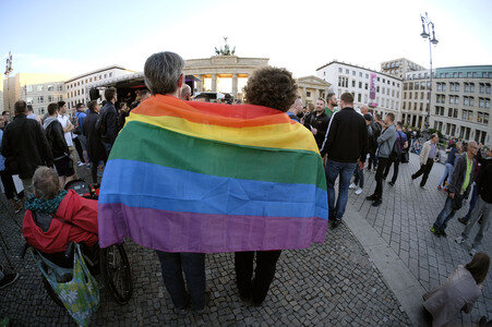 Gedenken an die Opfer des Anschlags von Orlando in Berlin