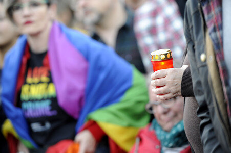 Gedenken an die Opfer des Anschlags von Orlando in Berlin
