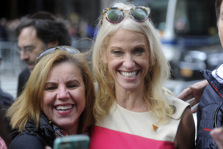 Kellyanne Conway am Trump Tower in New York