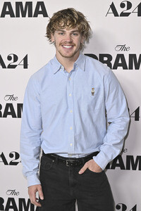 Filmpremiere 'Das Drama - Noch mal auf Anfang' in Los Angeles