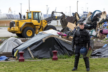 Französische Polizei räumt Flüchtlingslager bei Calais