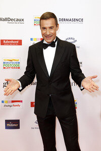 Goldene Bild der Frau 2025 in Hamburg