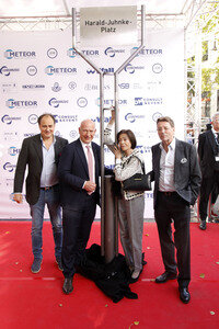 Offizielle Einweihung des Harald-Juhnke-Platzes in Berlin