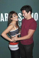 Lea Michele signiert ihr Buch 'Brunette Ambition', New York