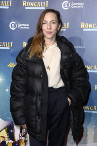 Premiere des 21. Original Roncalli Weihnachtscircus 2025 in Berlin