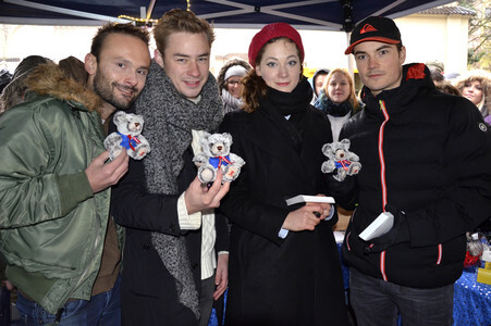 Teddybären Charity Verkauf der 'Sturm der Liebe' Stars in München