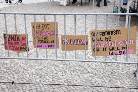 Kundgebung 'Es reicht! Sexualisierte Gewalt stoppen' in Berlin