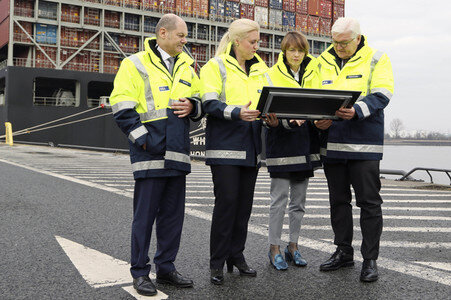 Frank-Walter Steinmeier besichtigt den HHLA Container Terminal Altenwerder in Hamburg
