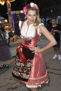 Almauftrieb in Käfers Wiesn-Schänke auf dem Oktoberfest 2018 in München