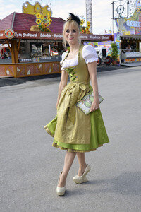 Oktoberfest-Anstich im Fisch Bäda Wiesnstadl in München