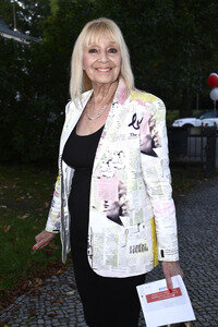 Theaterpremiere 'Der eingebildet Kranke' und 90. Geburtstag von Dieter Hallervorden in Berlin