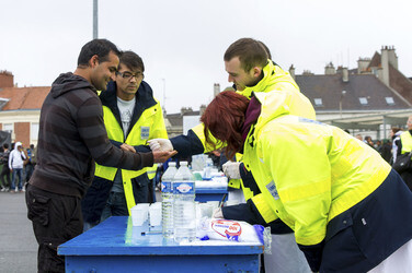 Flüchtlinge im Flüchtlingslager in Calais