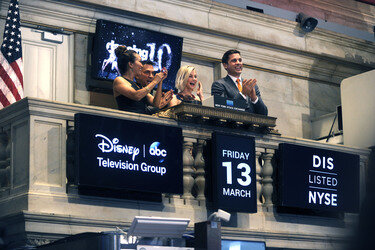 Die 'Dancing with the Stars' Jury läutest die NYST Closing Bell, New York